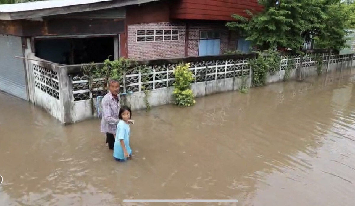 น้ำป่าหลากท่วม"กำแพงเพชร"ลดระดับ-เข้าออกหมู่บ้านยังลำบาก