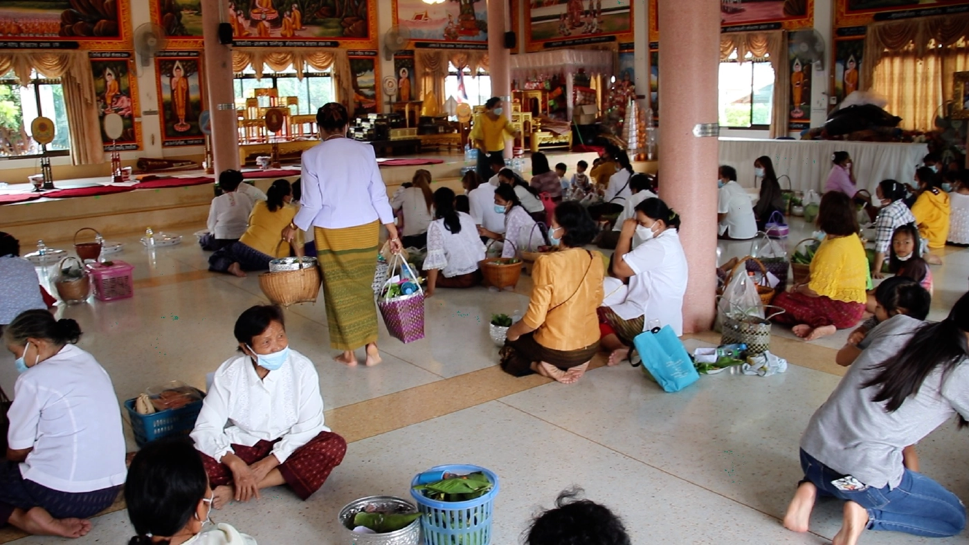 ชาวอีสานจัดทำบุญข้าวสาก ภายใต้มาตรการป้องกันโรคโควิด-19