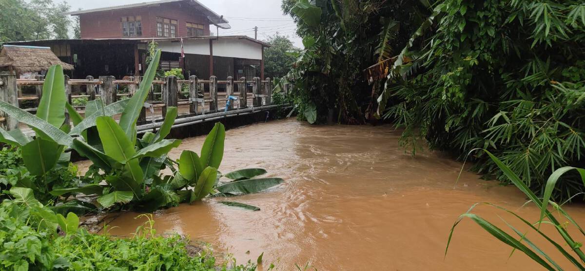 น้ำทะลักท่วมเทศบาลเมืองวังสะพุง ร้านค้าเก็บสิ่งของหนีน้ำ