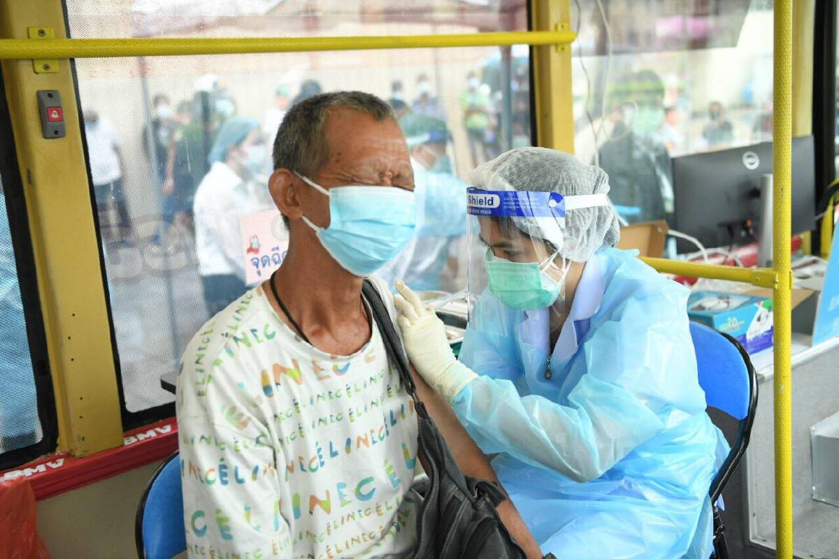 รถฉีดวัคซีน BMV ให้บริการคนไร้บ้าน 3 ย่านสำคัญ