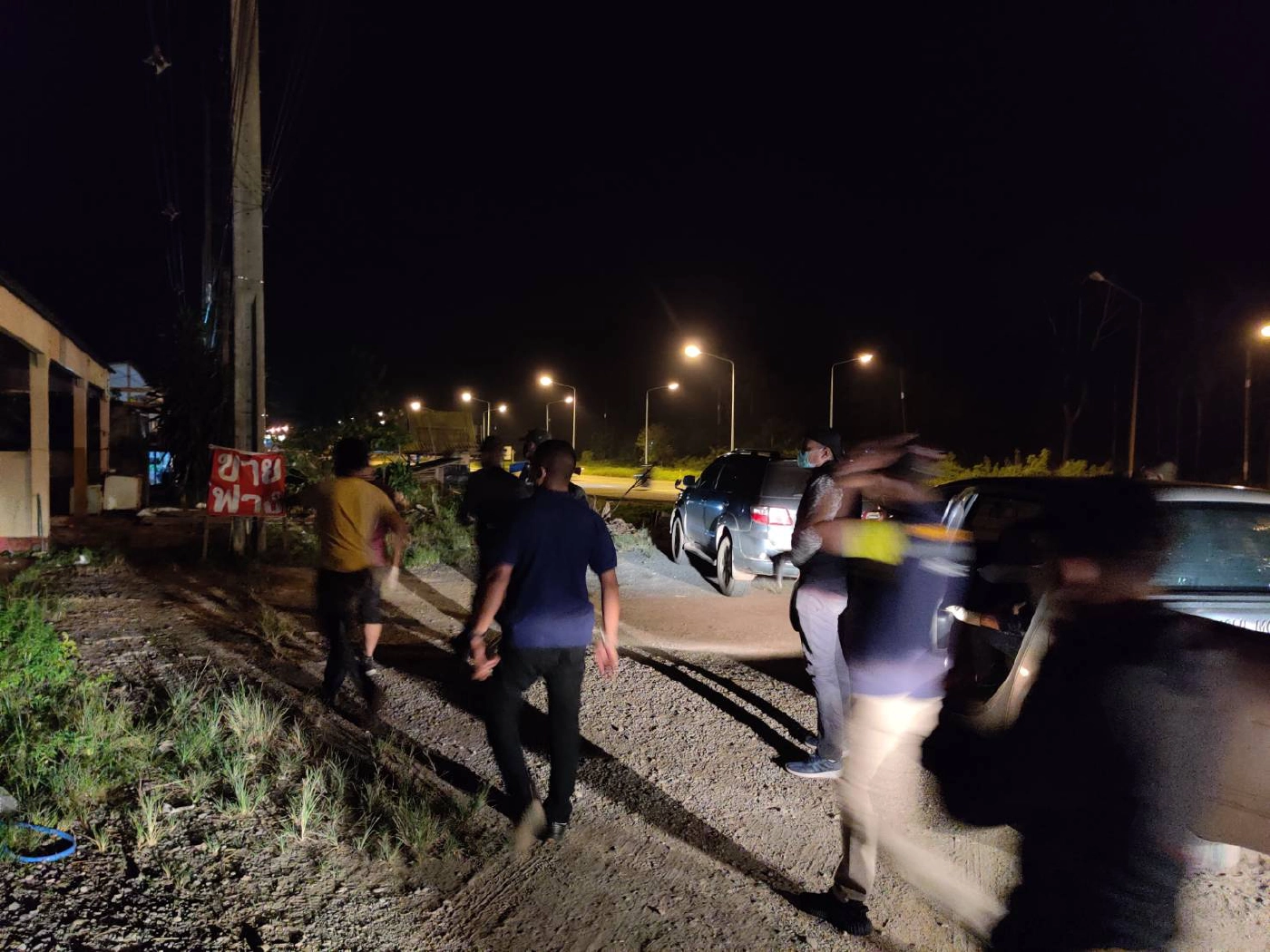 ตำรวจสุราษฎร์ฯ รวบนายหน้า-ต่างด้าวลอบเข้าเมือง