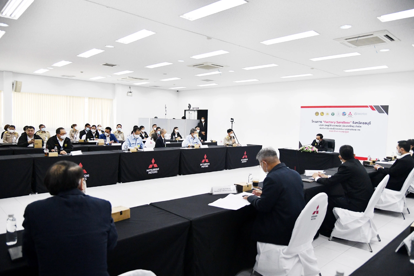 นายกฯลงพื้นที่ชลบุรี เยี่ยม Factory Sandbox กำชับเร่งฉีดวัคซีนให้ปชช.