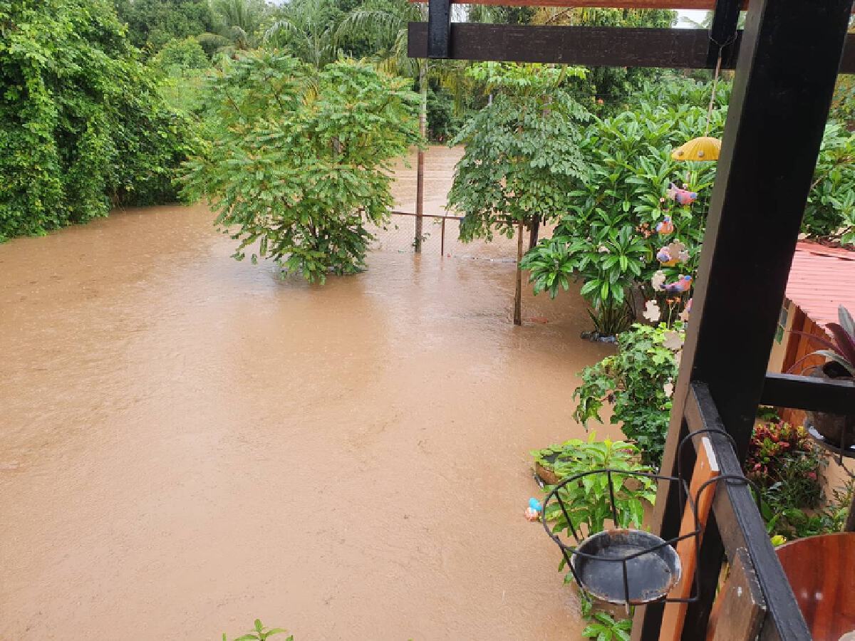 น้ำป่าหลากท่วม“วังทอง”-เร่งนำเรือช่วยชาวบ้าน