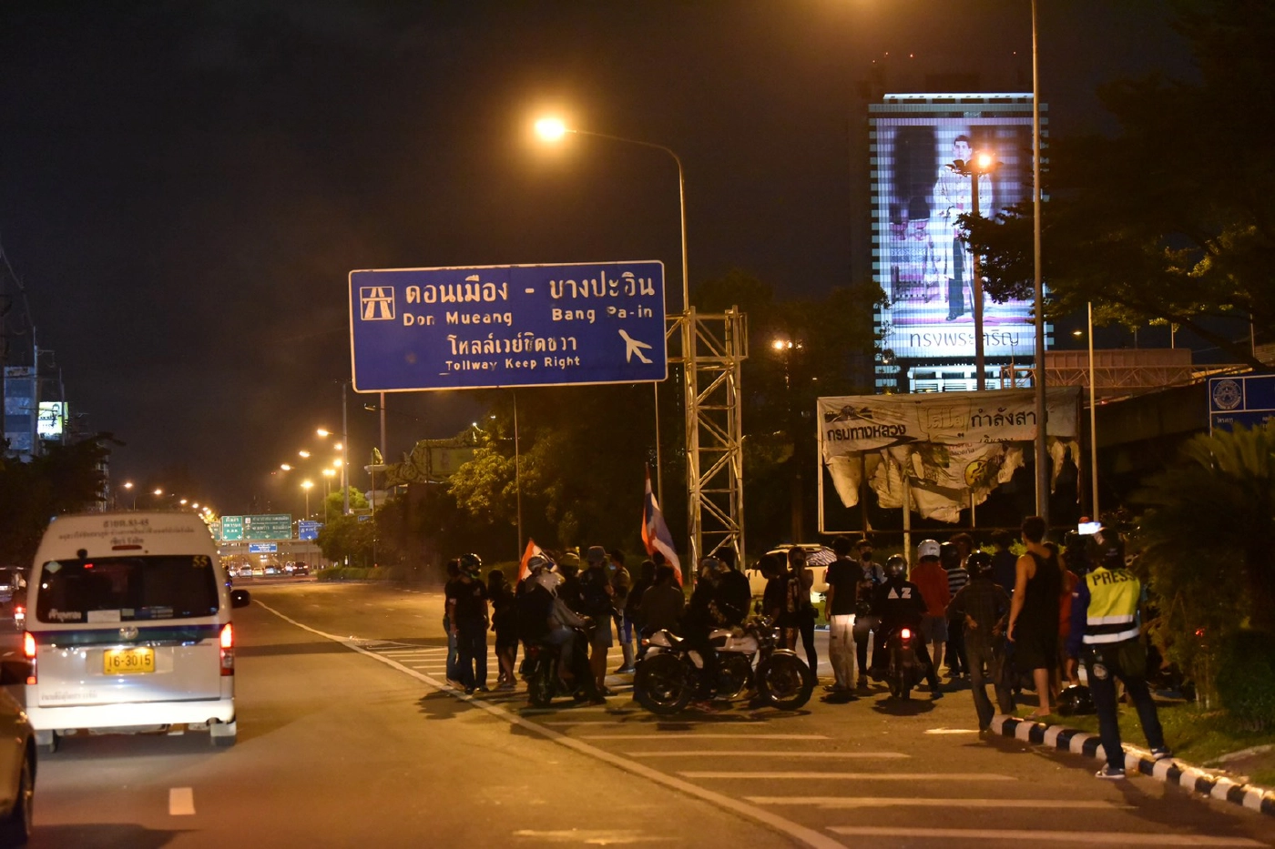 มาตามนัด ม็อบทะลุแก๊สดินแดง 2 ก.ย. รวมตัวป่วนจุดไฟเผายางรถ-ป้อมตำรวจ