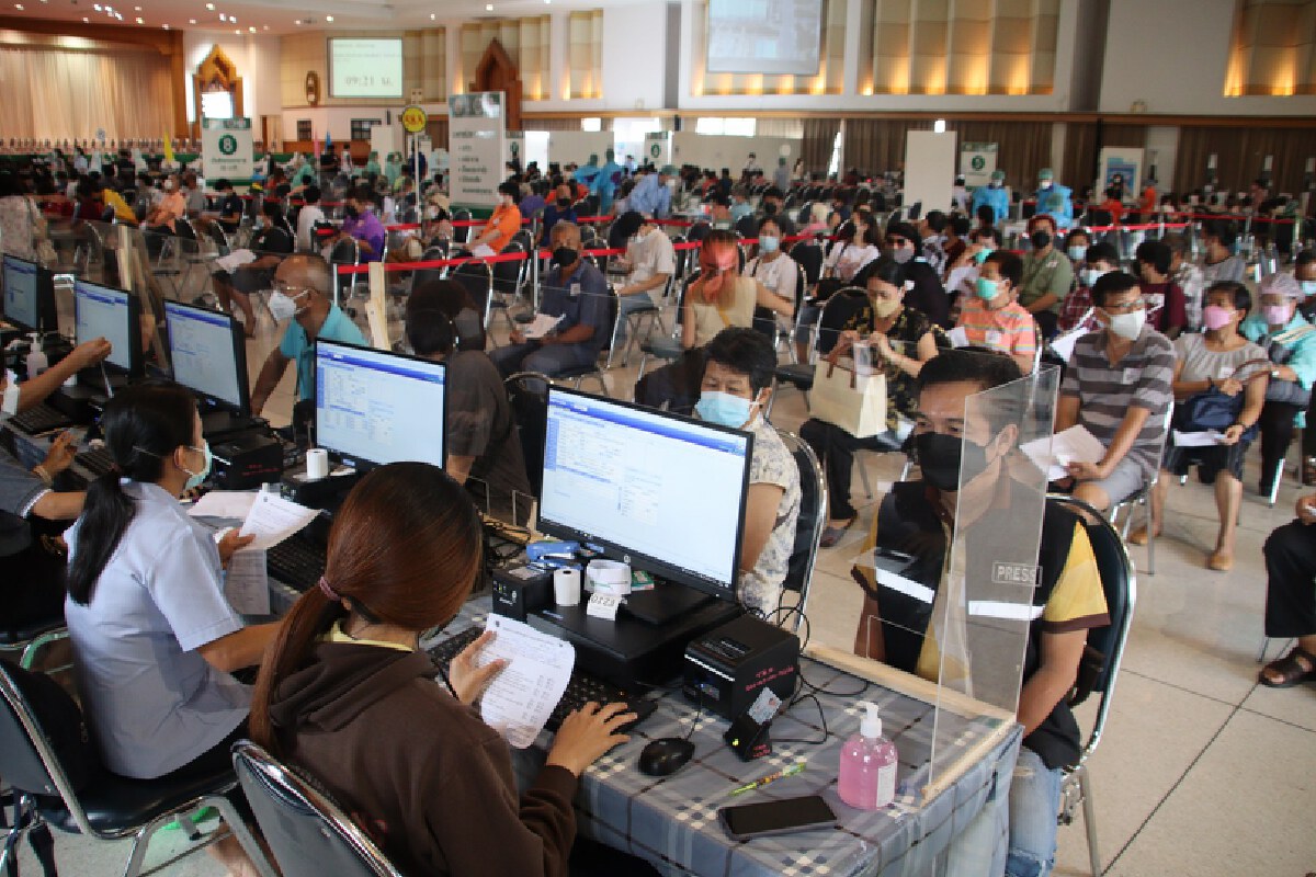 ชาวพิษณุโลกฉีดวัคซีน"ซิโนฟาร์ม"รอบที่ 2คึกคัก