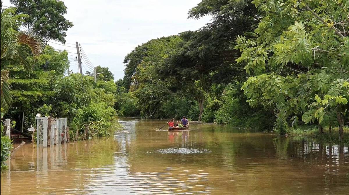 น้ำลำเชียงไกรทะลักท่วมด่านขุนทด บ้านเรือนได้รับผลกระทบนับร้อย
