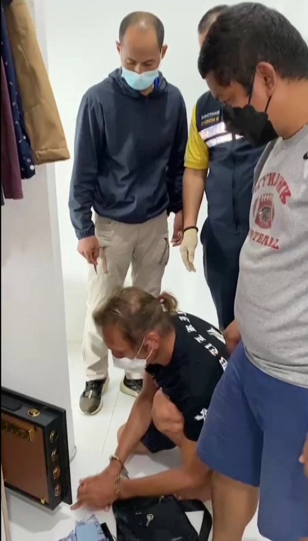 จับต่างชาติลอบจัดปาร์ตี้ "รัสเซีย" บนเกาะสมุยยึดยาเสพติดเพียบ