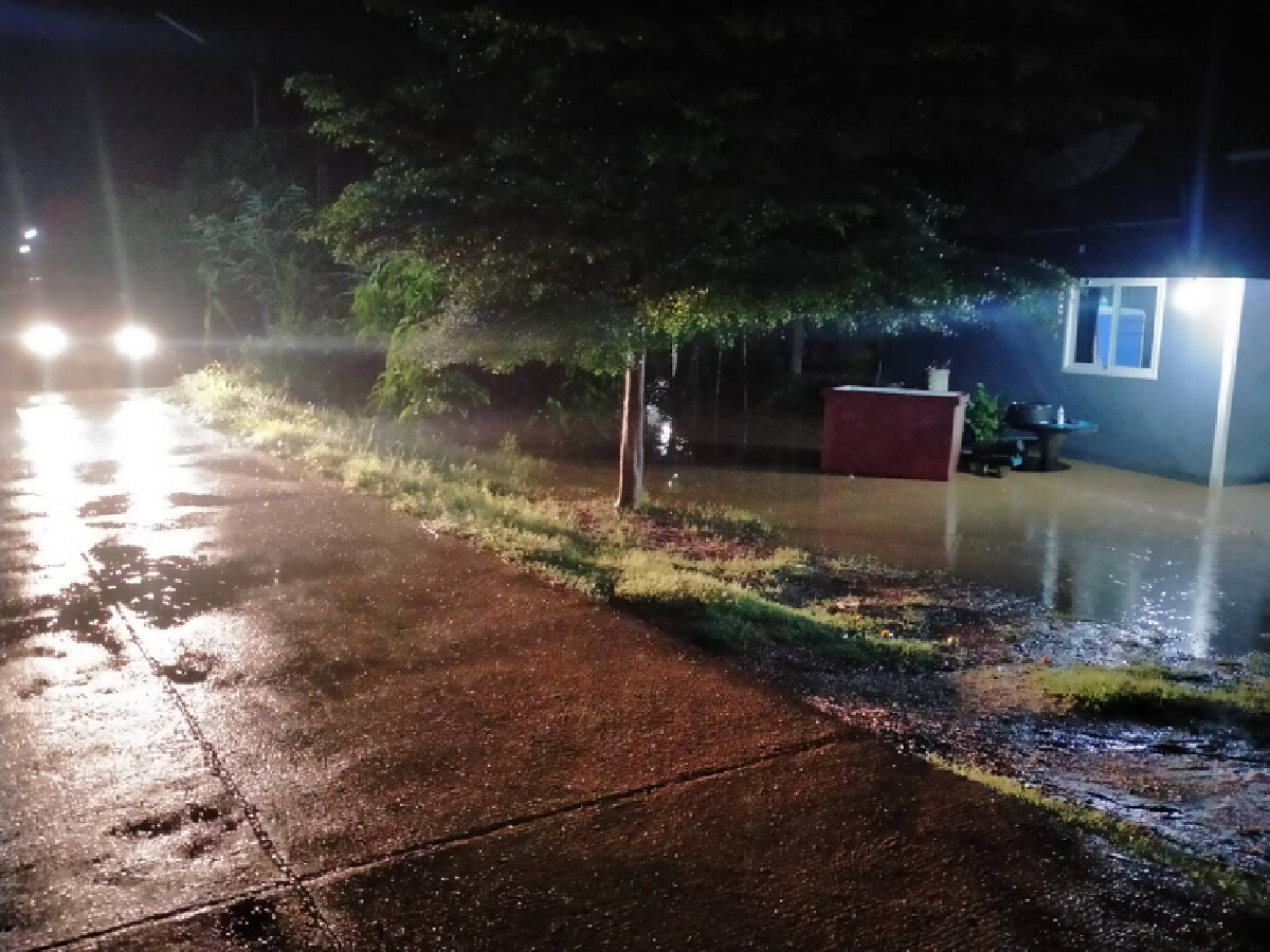 ฝนถล่มอำเภอด่านช้าง น้ำป่าทะลักกลางดึกท่วมโรงเรียนบ้านเรือนประชาชน