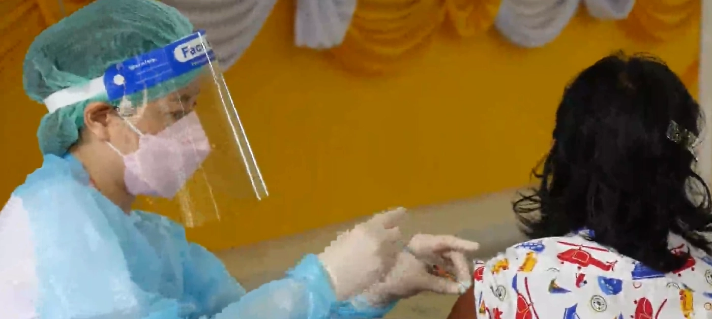 บริษัทเอกชนซื้อวัคซีนซิโนฟาร์มฉีดฟรีชาวบ้าน (คลิป)