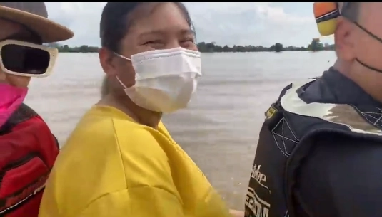 ชาวเน็ตสุดซึ้งใจ “เปิ้ล นาคร” บิดเจ็ตสกี ช่วยเหลือสาวท้องแก่ใกล้คลอด