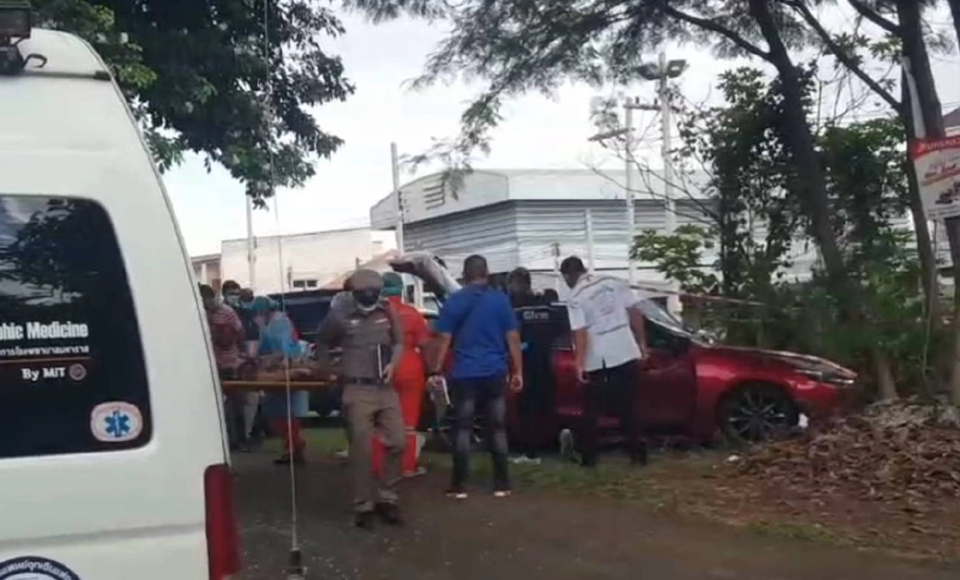 สาวใส่ชุดนอนจุดไฟเตาอั้งโล่รมควันดับคารถเก๋ง