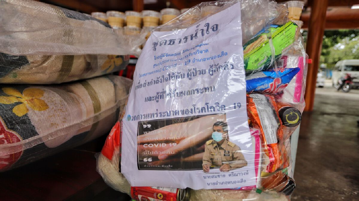 หลวงพ่อวัดราษฎร์บำรุง (วัดไก่หอบ) หนองเสือ เปิดโรงทานสู้ภัยโควิด-19