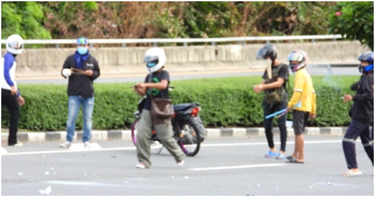 เตรียมพร้อมรับมือชุมนุมเย็นนี้ -ตั้งจุดตรวจห้ามพกอาวุธ