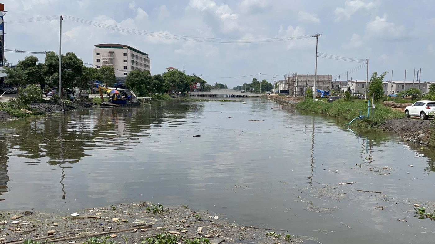 ปภ.เร่งติดตั้งเครื่องสูบน้ำ หลังน้ำในคลองชลประทานที่ 3 เพิ่มสูงจนวิกฤติ