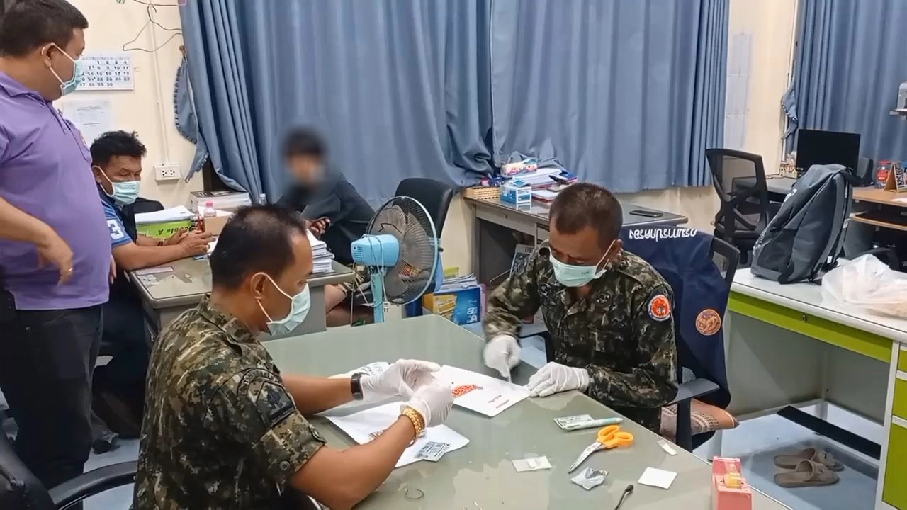 หิ้วเหนียวไก่บังหน้า ซุกยาบ้า-ไอซ์ในรถจักรยานยนต์