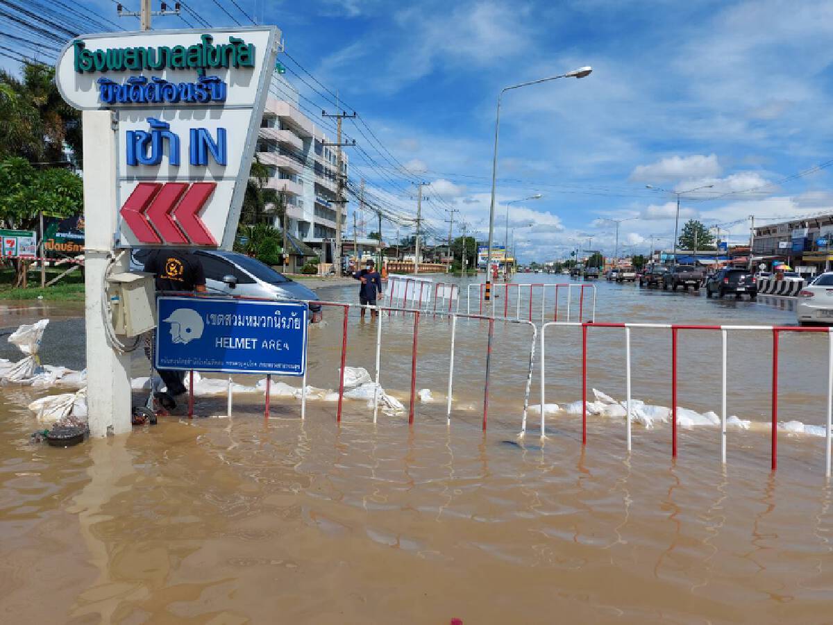 น้ำล้นสปิลเวย์-ทะลักท่วม"เมืองสุโขทัย"