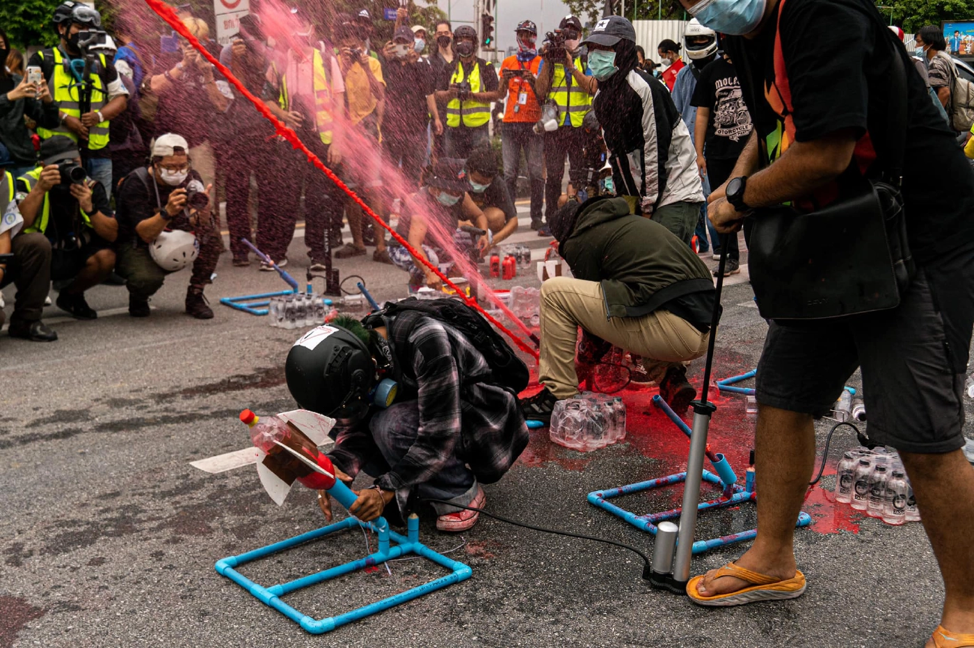 ไม่มีกลัว! ม็อบทะลุฟ้าลุยไล่ "บิ๊กตู่" นัดชุมนุมต่อพรุ่งนี้ที่แยกนางเลิ้ง