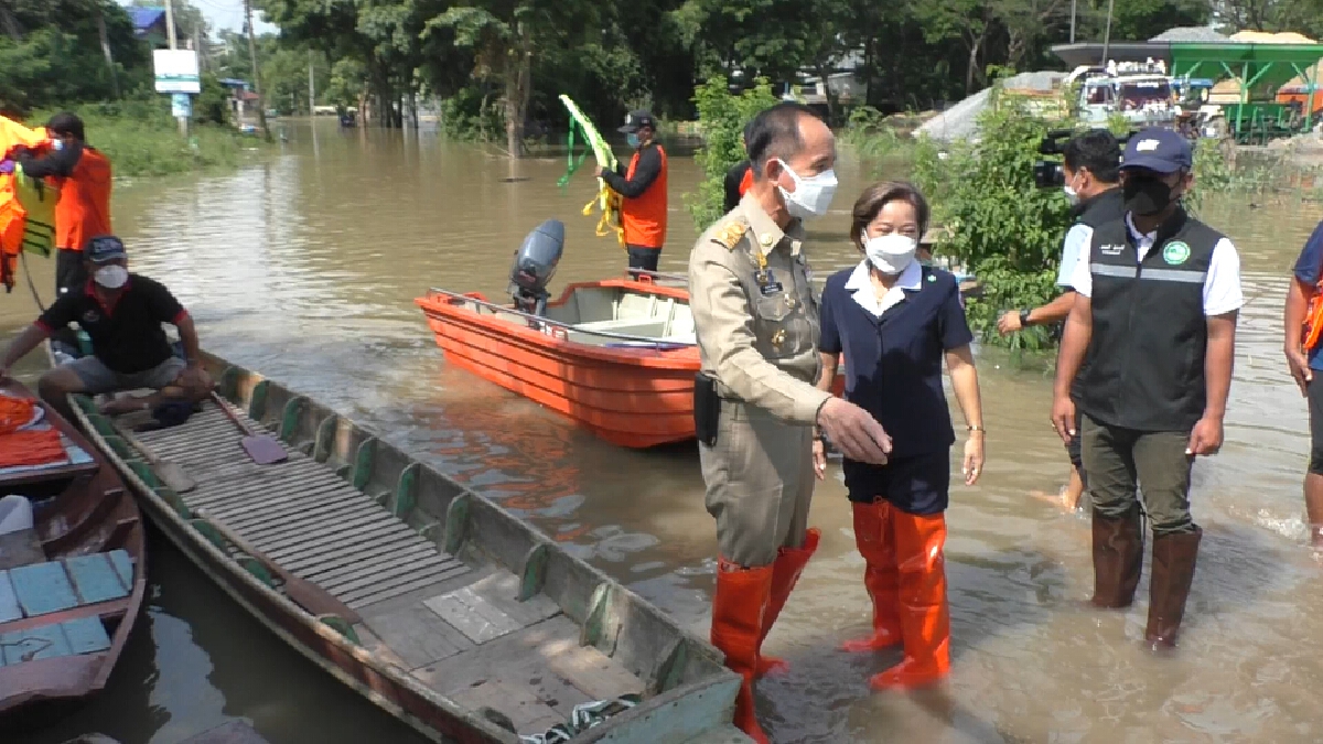 ผู้ว่าฯชัยนาท ทำงานทิ้งทวนก่อนเกษียณ 1 วันออกตรวจเยี่ยมผู้ประสบอุทกภัย