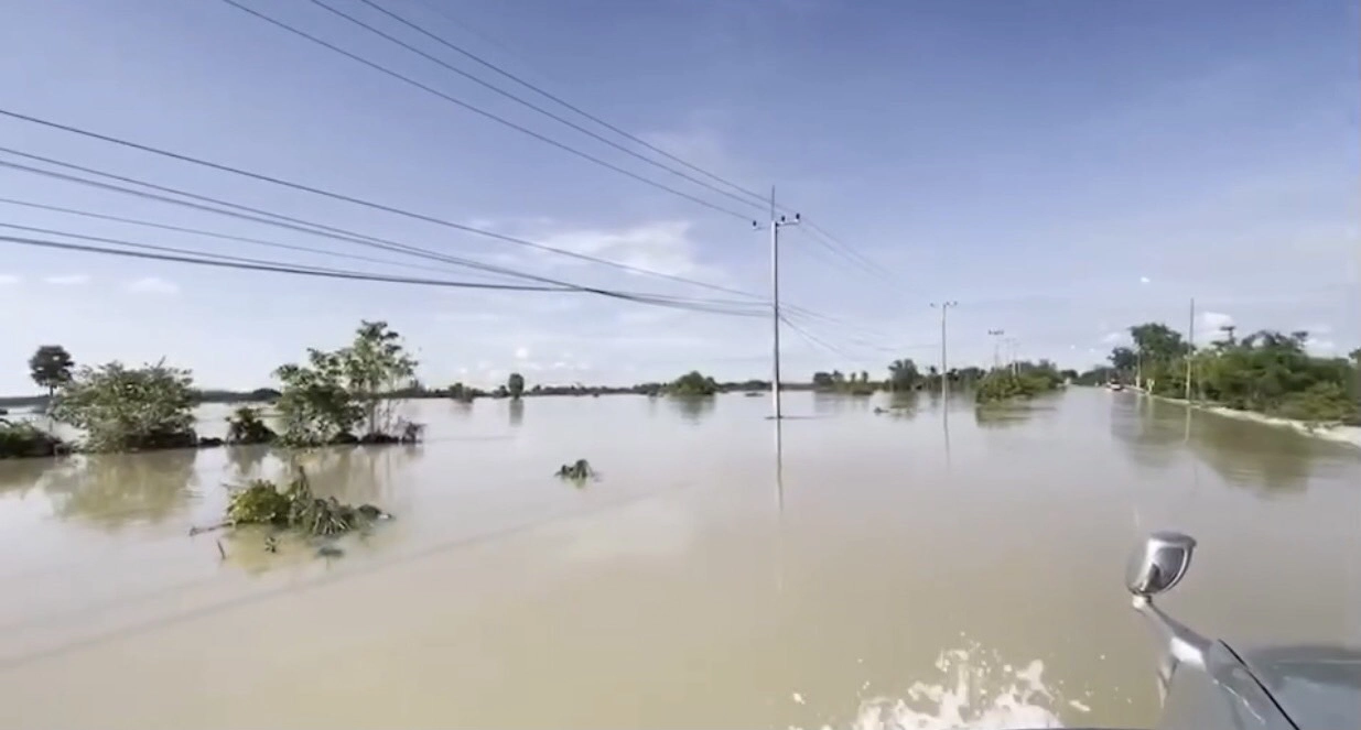 มวลน้ำปกคลุม อ.จตุรัส เดือนร้อน 5 พันหลังคาเรือน