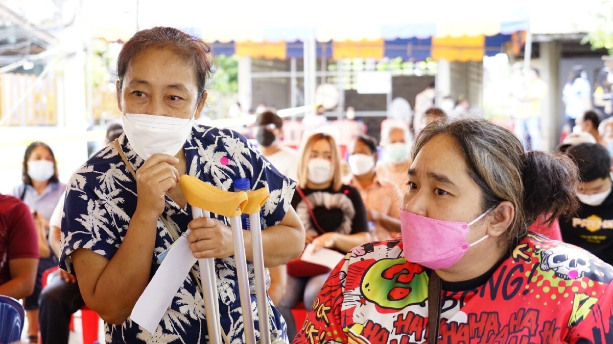 คณะพยาบาลศาสตร์ ราชวิทยาลัยจุฬาภรณ์ ลงพื้นที่ฉีดวัคซีน "ซิโนฟาร์ม"