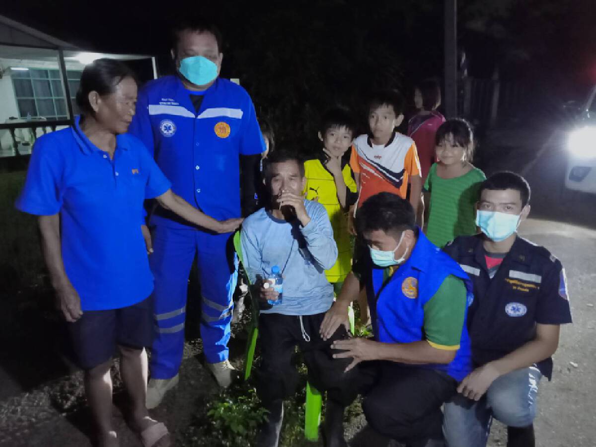 รอดตาย ขึ้นเขาเก็บเห็ดหลงป่าภูเม็งนั่งรอจนทีมค้นหามาพบ