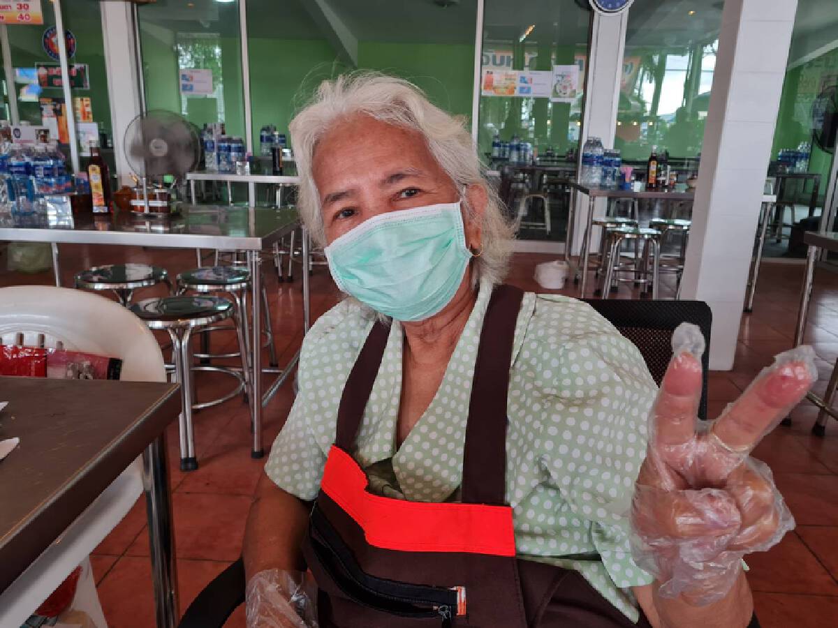 ร้านก๋วยจั๊บหน้าค่ายโคราชยังเงียบ สวนทางมาตรการคลายล็อก