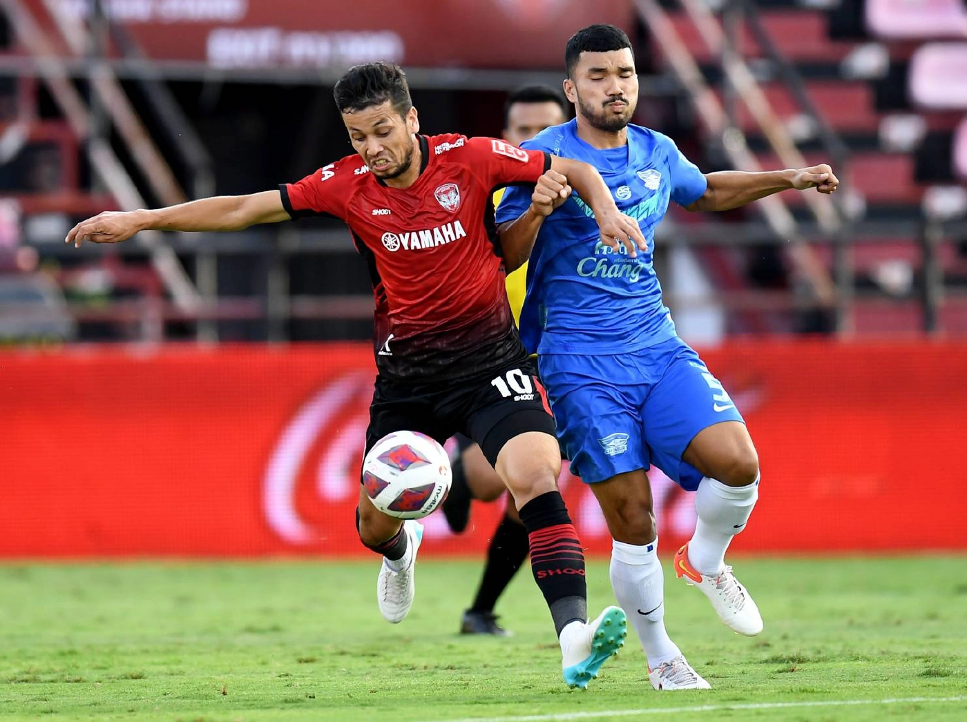 "เมืองทอง" ไล่ตีเสมอ "ชลบุรี" 3-3 ศึกลูกหนังไทยลีก