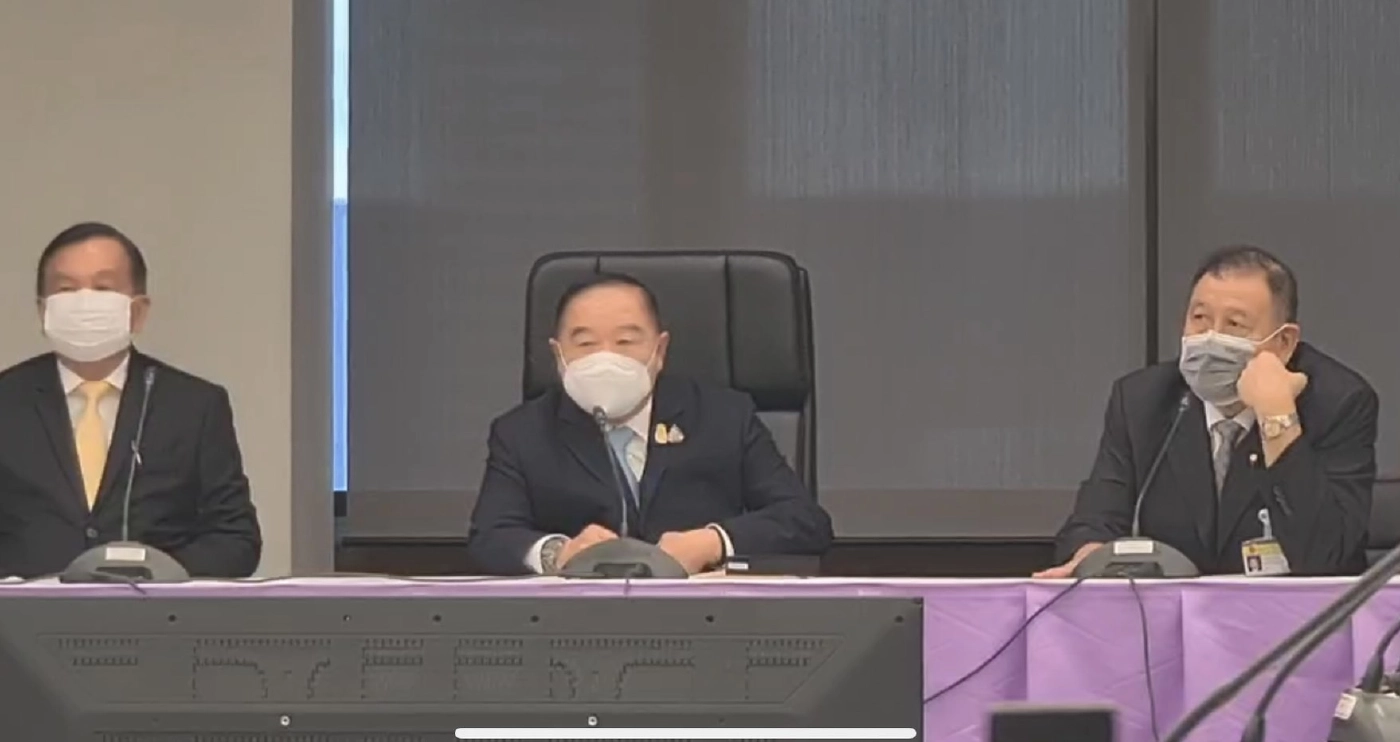 "บิ๊กป้อม"นำทัพประชุมส.ส.พปชร. "ธรรมนัส-นฤมล" โผล่เดินตาม