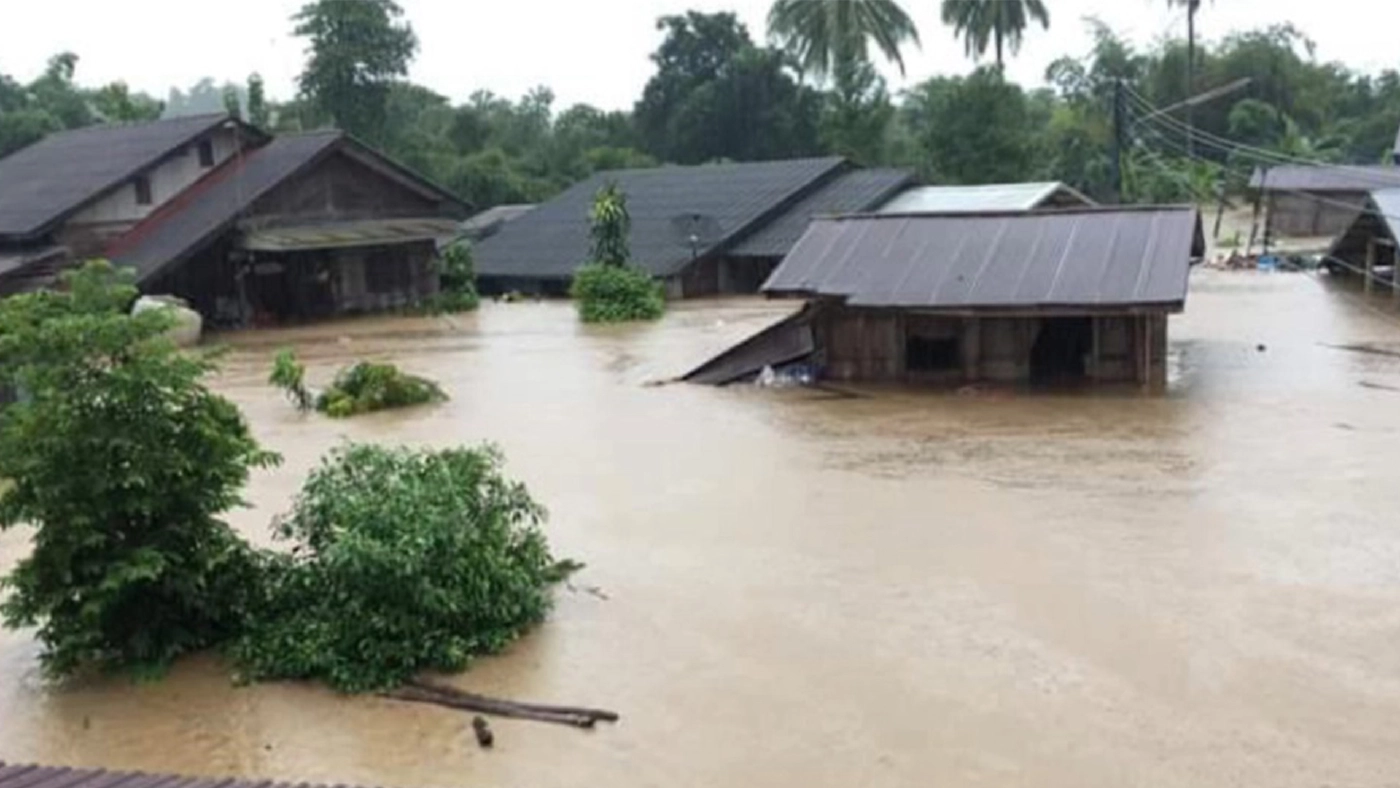 ด่านซ้าย มวลน้ำไหลท่วม 200 หลังคาเรือน