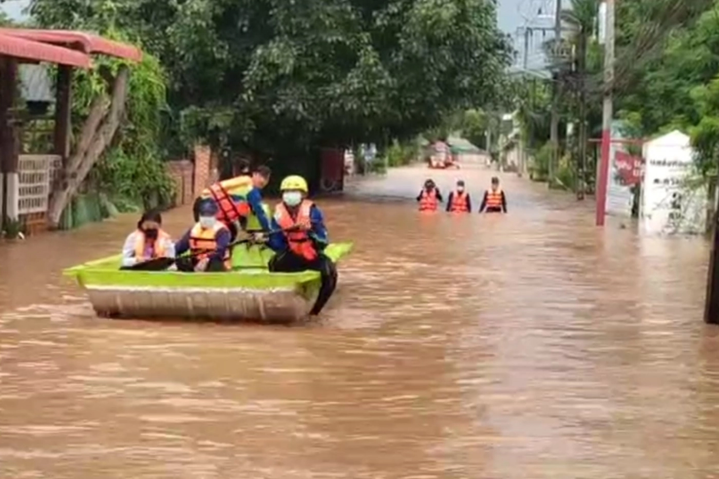 แม่น้ำป่าสักทะลักหล่มสักท่วมหลายหมู่บ้าน