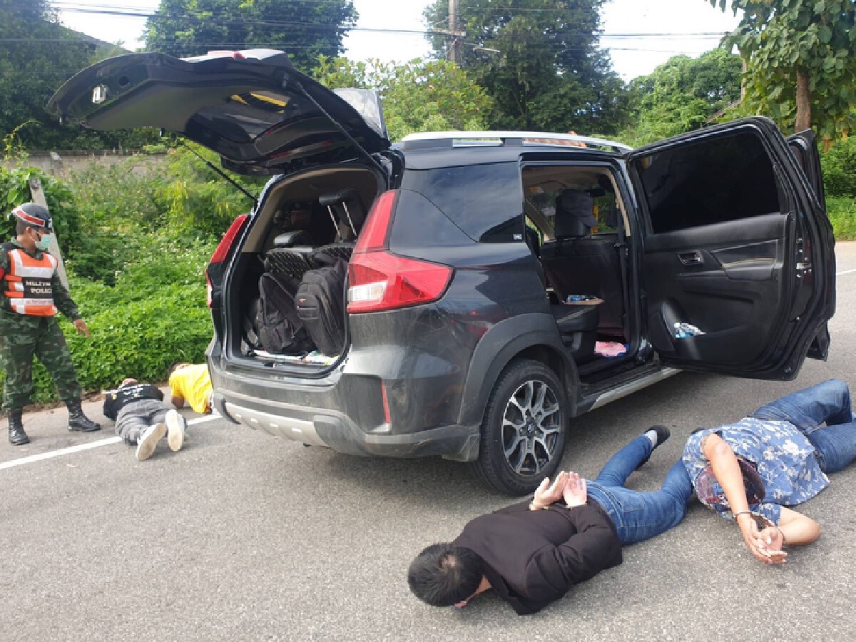 ตำรวจทางหลวงพะเยา-สกัด10ชาวจีนลักลอบเข้าเมือง