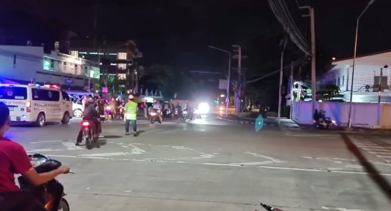 ม็อบทะลุแก๊สป่วนรายวัน รวมตัวจุดประทัด - เผายางรถ ป่วน คฝ. ที่ซอยมิตรไมตรี