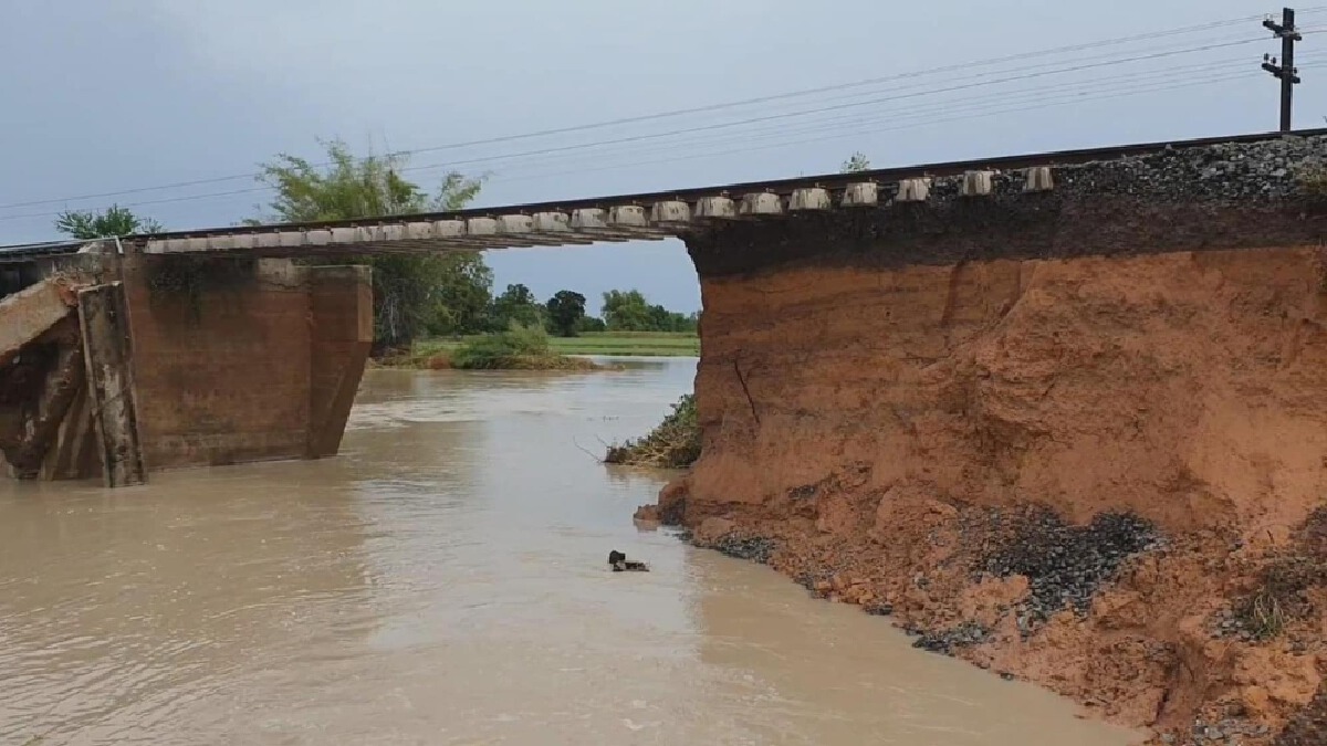 การรถไฟฯ งดเดินรถสายอีสาน 8 ขบวน เหตุถูกน้ำท่วมหนัก