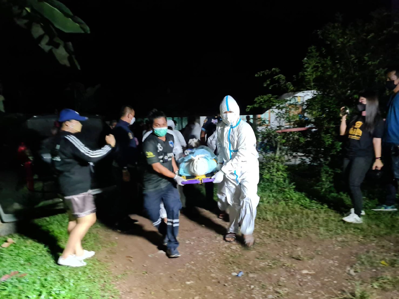 คนร้ายลอบยิงหนุ่มเลี้ยงวัวชนดับหน้าบ้าน