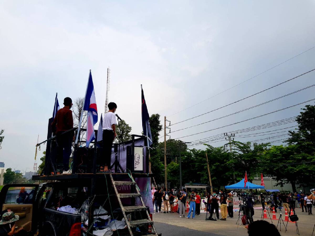 "เครือข่ายราม-ไทยไม่ทน" เปิดเวทีซักรัฐบาลนอกรัฐสภา ตำรวจคุ้มกันแน่น