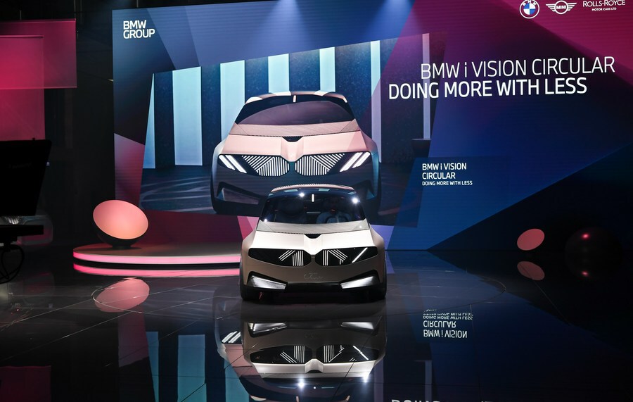 BMW เผยโฉมรถยนต์สุดล้ำยุค สร้างจาก ‘วัสดุรีไซเคิล’