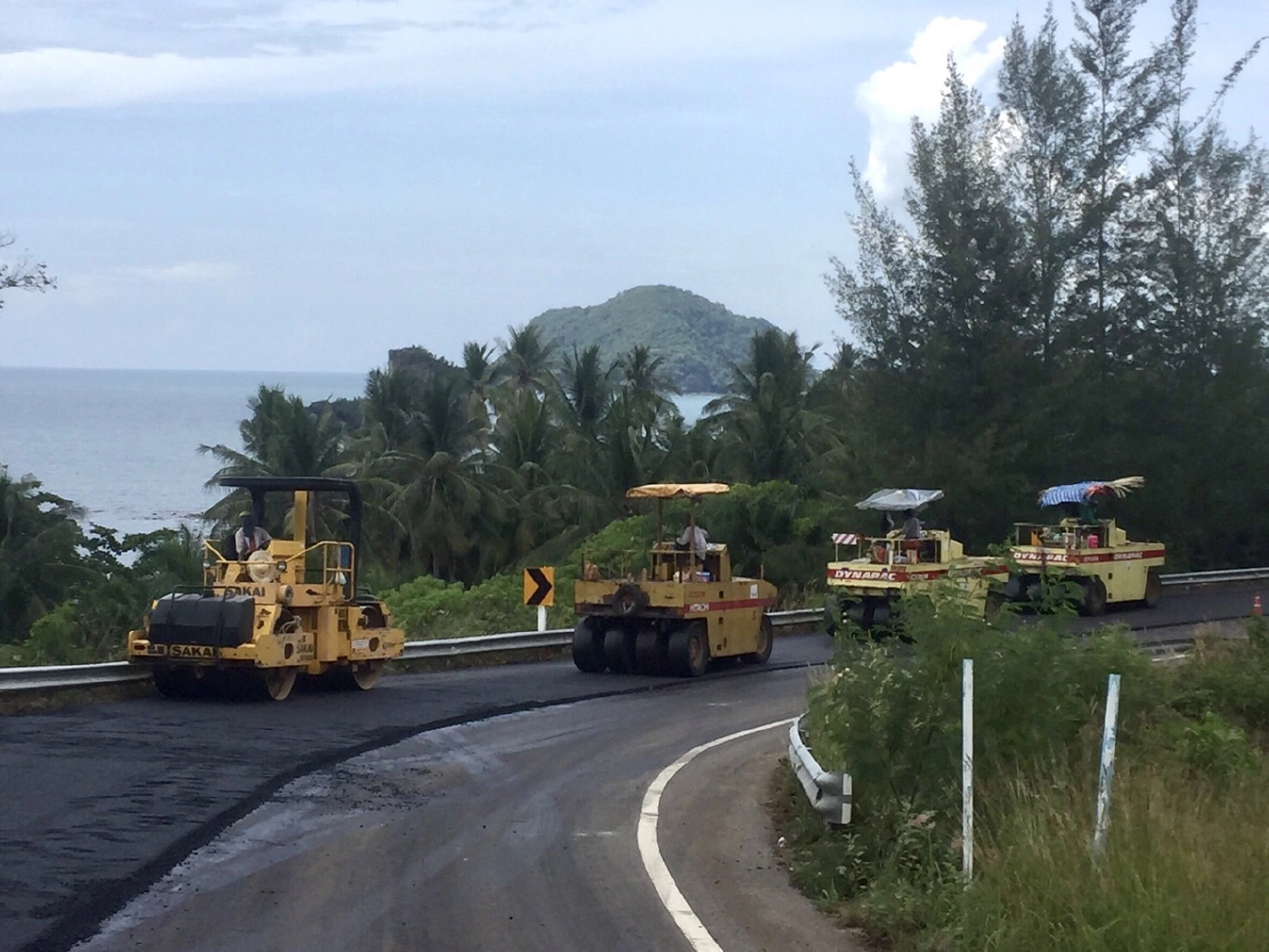 ทางหลวงชนบทปรับปรุงถนน ทล.4003 – บ้านท้องเกร็ง จ.ชุมพร คืบหน้ากว่า 74 %