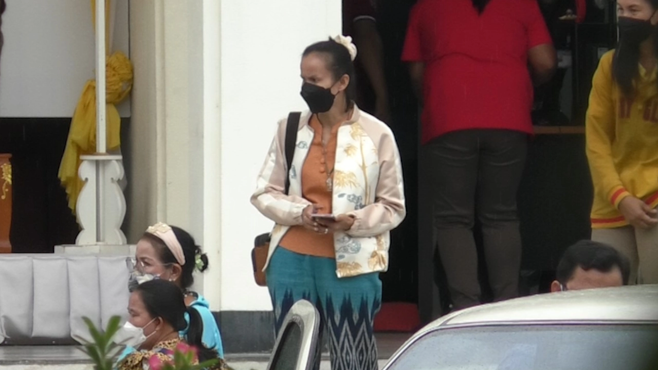 ลุงพลพร้อมยูทูบเบอร์ขึ้นศาลคดีป่าไม้และทำร้ายนักข่าว