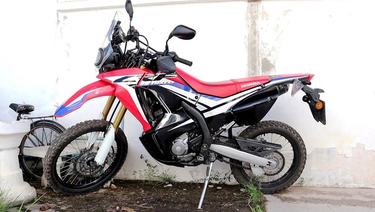 รวบหนุ่มใหญ่ อ้างเป็นทหารยศนายพล ขับรถย้อนศร