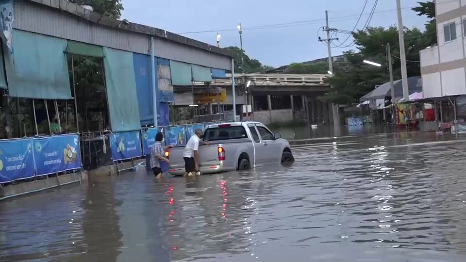 แม่น้ำป่าสักล้น ท่วมตลาดริมแม่น้ำแล้ว แม่ค้าพ่อค้าอลหม่าน