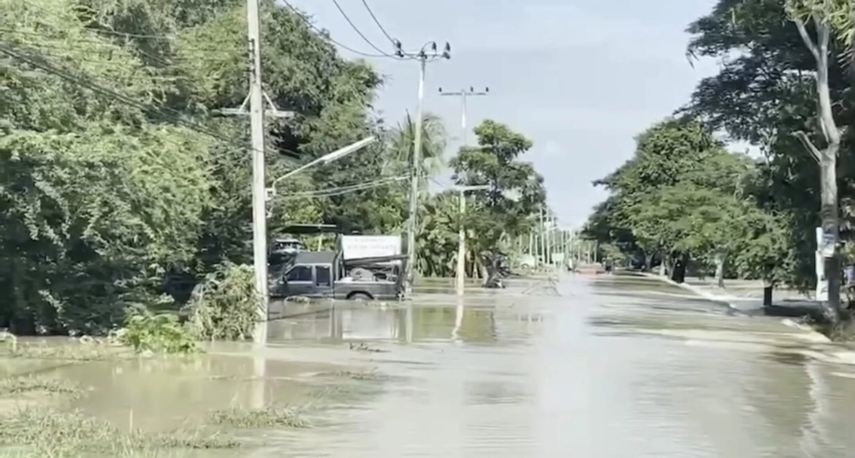 มวลน้ำปกคลุม อ.จตุรัส เดือนร้อน 5 พันหลังคาเรือน