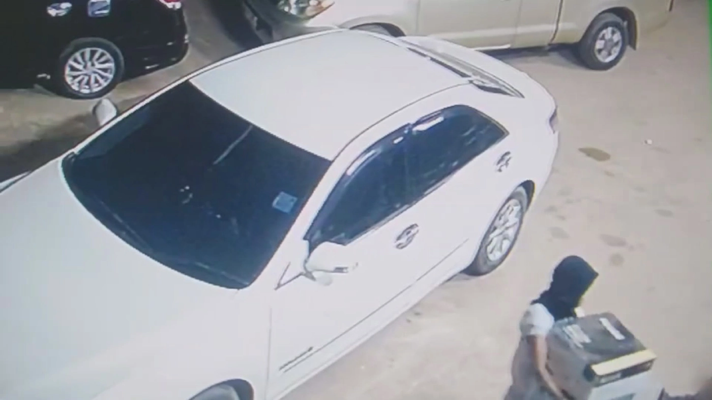 จับกุมนักร้องคาเฟ่ตกอับลักเครื่องดูดฝุ่นกับน้ำขวดในเต็นท์รถมือสอง