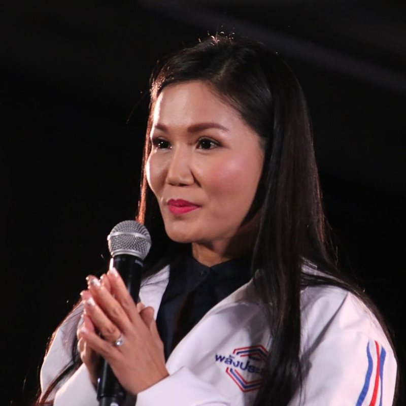นางนฤมล ภิญโญสินวัฒน์ เหรัญญิกพรรค 