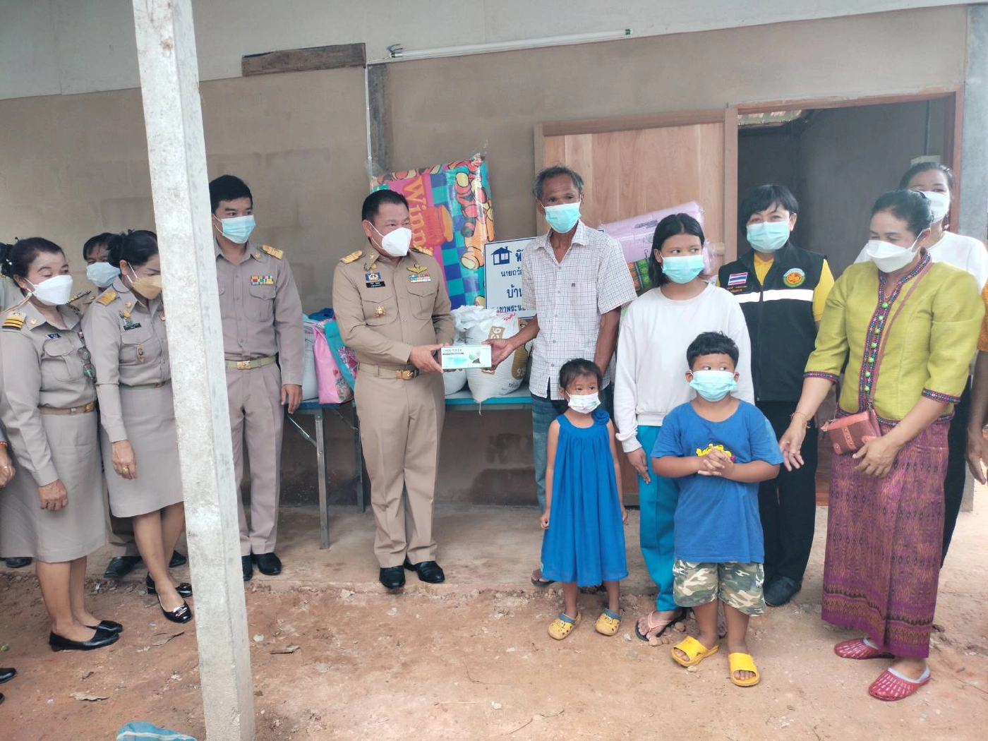 ลงขันสร้างบ้านให้ครอบครัวผู้ป่วยหายจากโควิด19