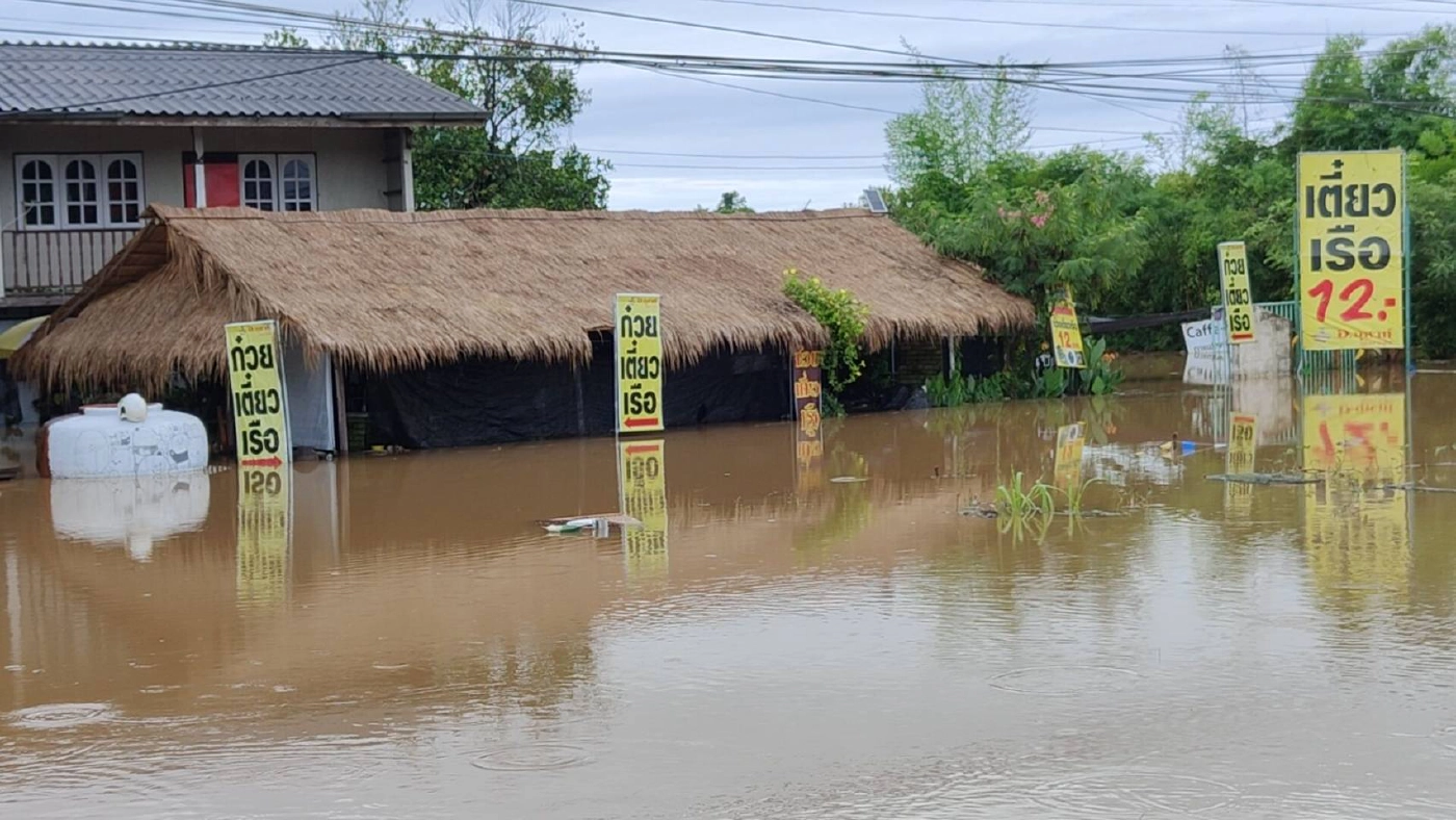 “วังทอง”อ่วมน้ำท่วมหลายตำบล-เร่งวางกระสอบทรายริมน้ำ