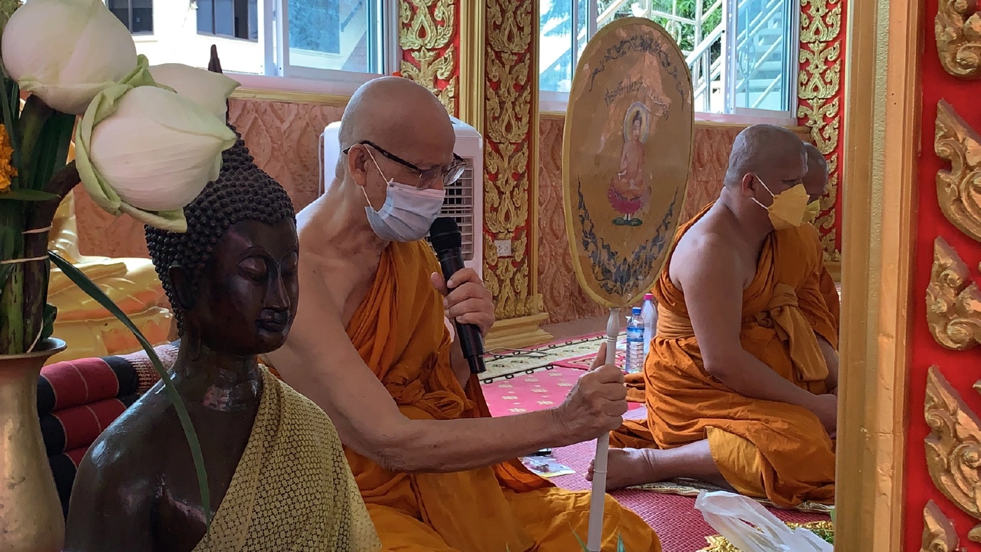 สารทลาว แห่ทำบุญวันปล่อยผีตั้งแต่กลางดึกยันรุ่งเช้า