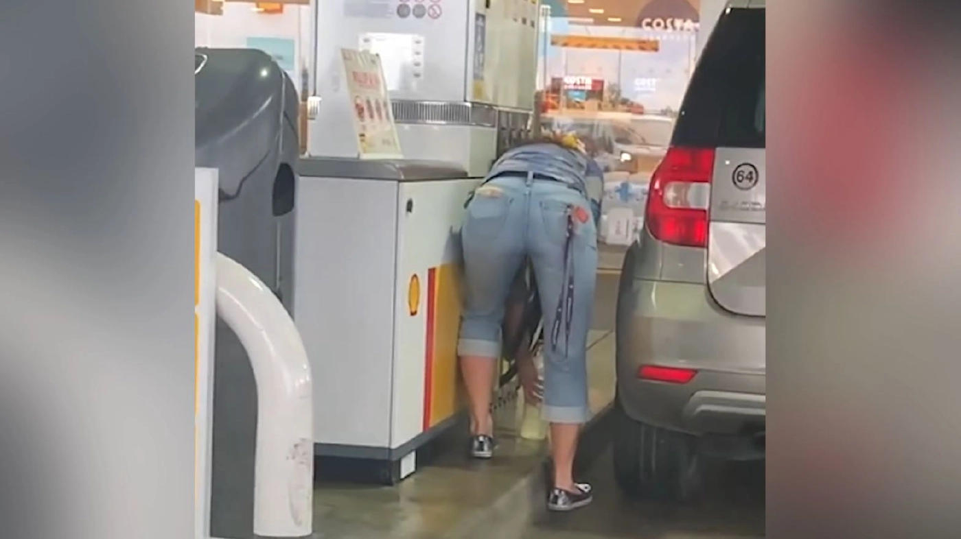 ชาวอังกฤษเสี่ยงใช้แกลลอน-ขวดน้ำ ขนน้ำมัน