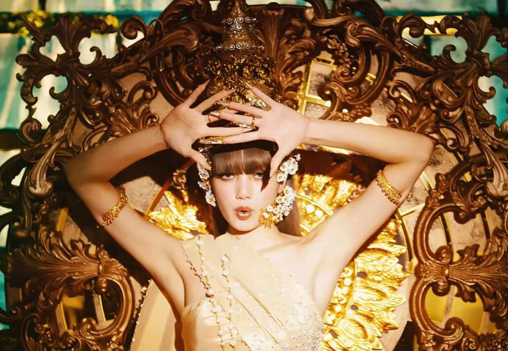 โรงเรียนเก่าโชว์ภาพ &quot;ลิซ่า&quot; นักกิจกรรมวัยเด็ก 