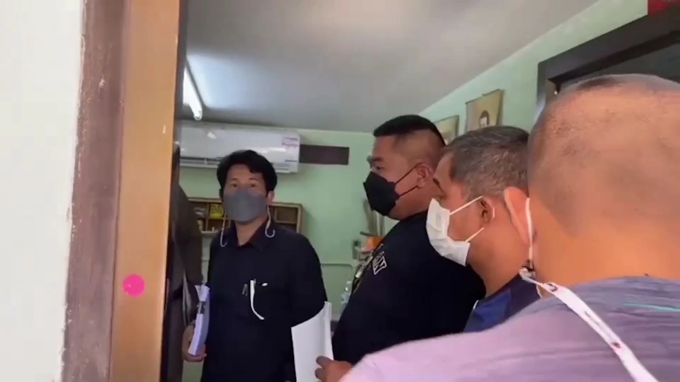 ตำรวจคู่กรณีหอบหลักฐานแจ้งความกลับ "ซ้อปลา"