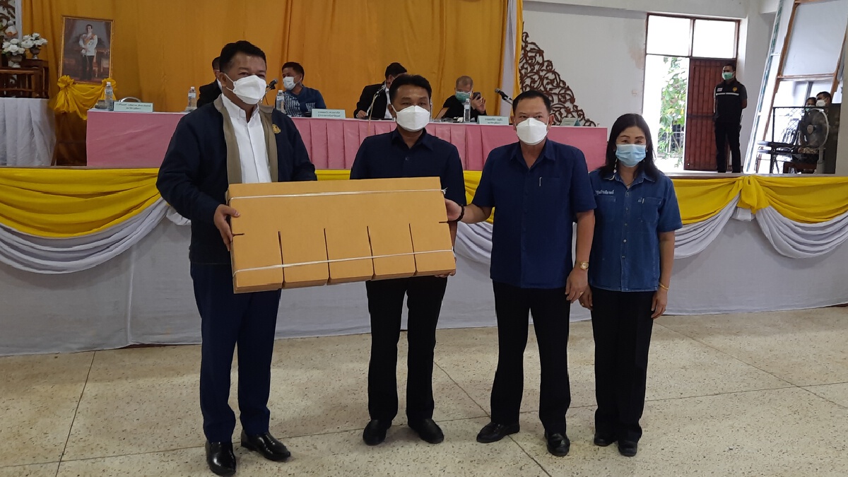 สว.ลงพื้นที่"แพร่"มอบอุปกรณ์ป้องกันโควิด-19